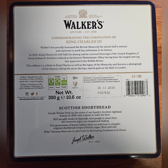 Walker's King Charles III Coronation Shortbread Biscuit Tin - Picture 4 of 4